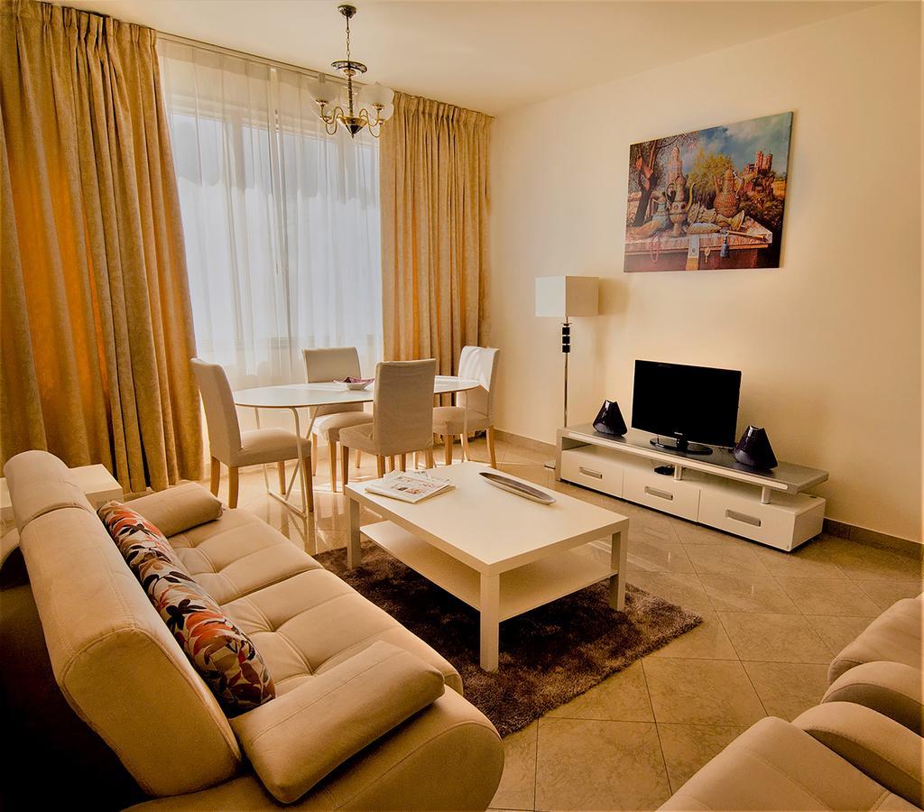Abu Dhabi Plaza Hotel Apartments Exteriör bild